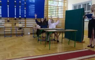 absolwenci przedstawiają program artystyczny