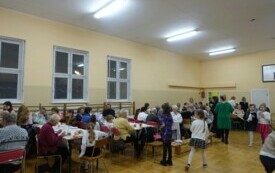 Babcie i Dziadkowie zaproszeni na przedstawienie wraz z wnukami