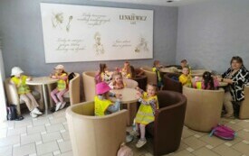przedszkolaki w cukierni