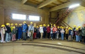 uczniowie w pomieszczeniu kopalni soli