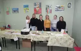 rodzice w kawiarence uczniowskiej