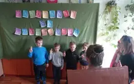 Uczniowie kalsy pierwszej ślubują byc dobrym czytelnikiem